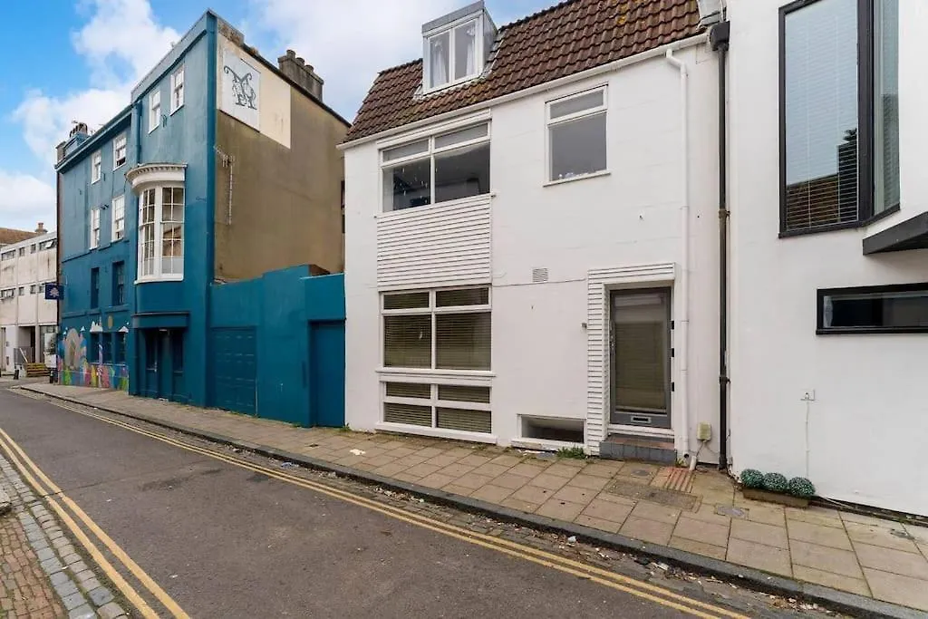 3 Storey Home Next To Brighton Pier
